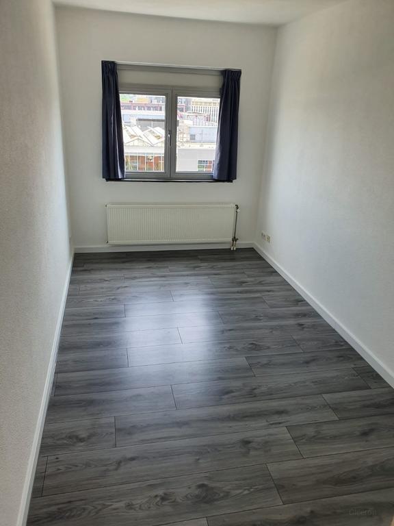 103 m2 on 8th floor in Bijlmer Centrum - Image 9