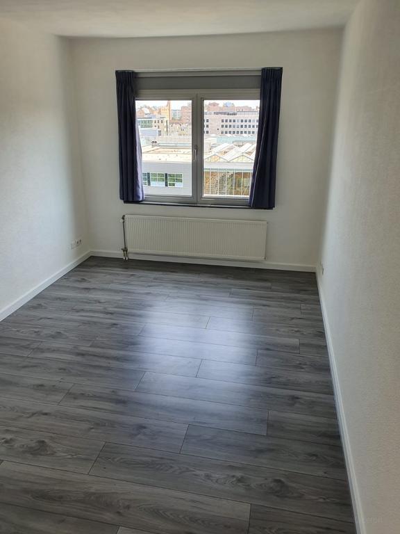 103 m2 on 8th floor in Bijlmer Centrum - Image 10