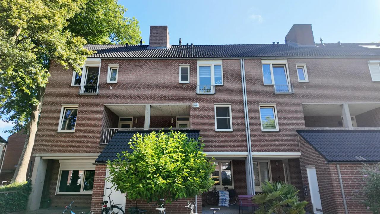 Student Room with Balcony in Daalhof - Image 1