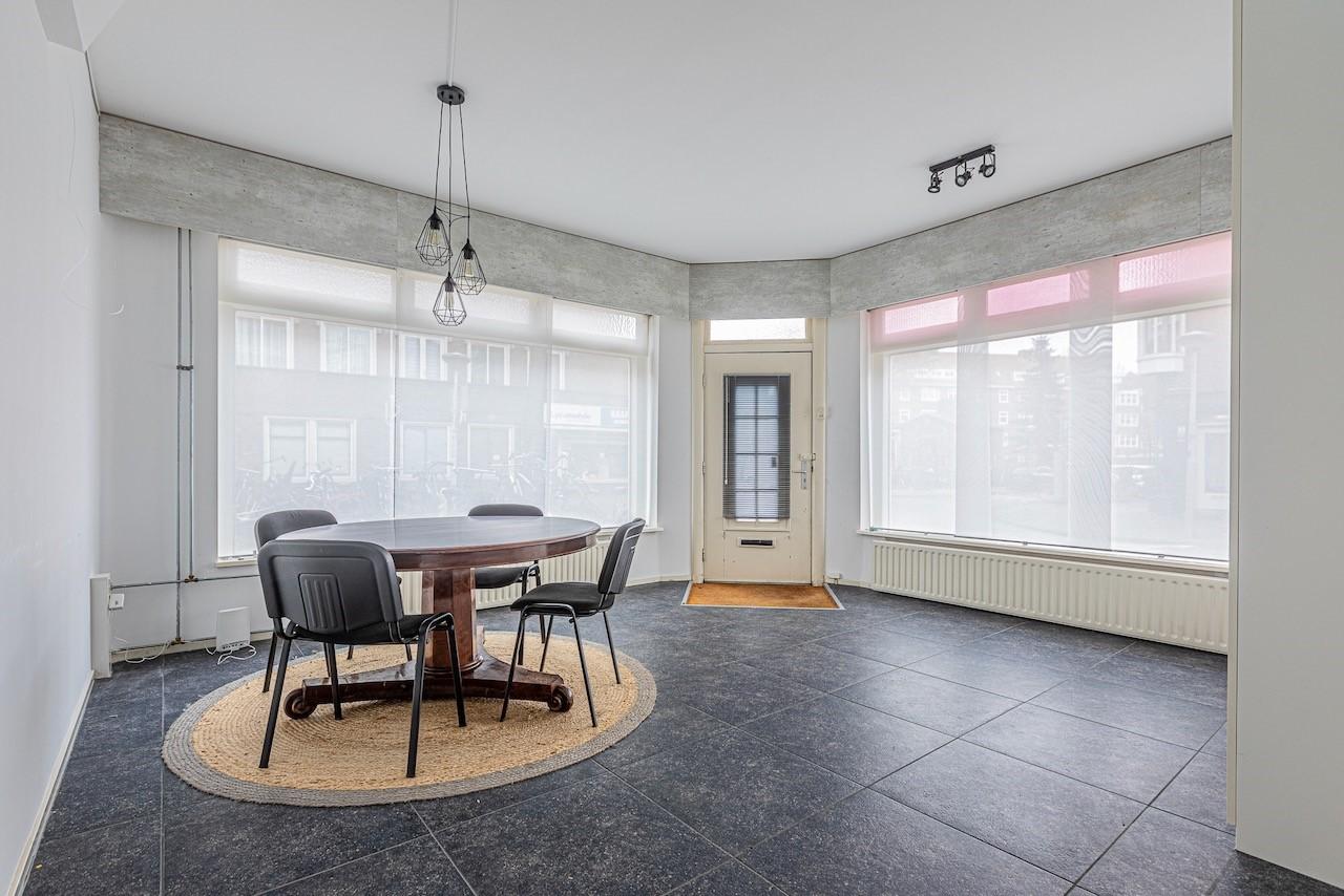 Bright 4-room apartment near Vondelpark - Image 2