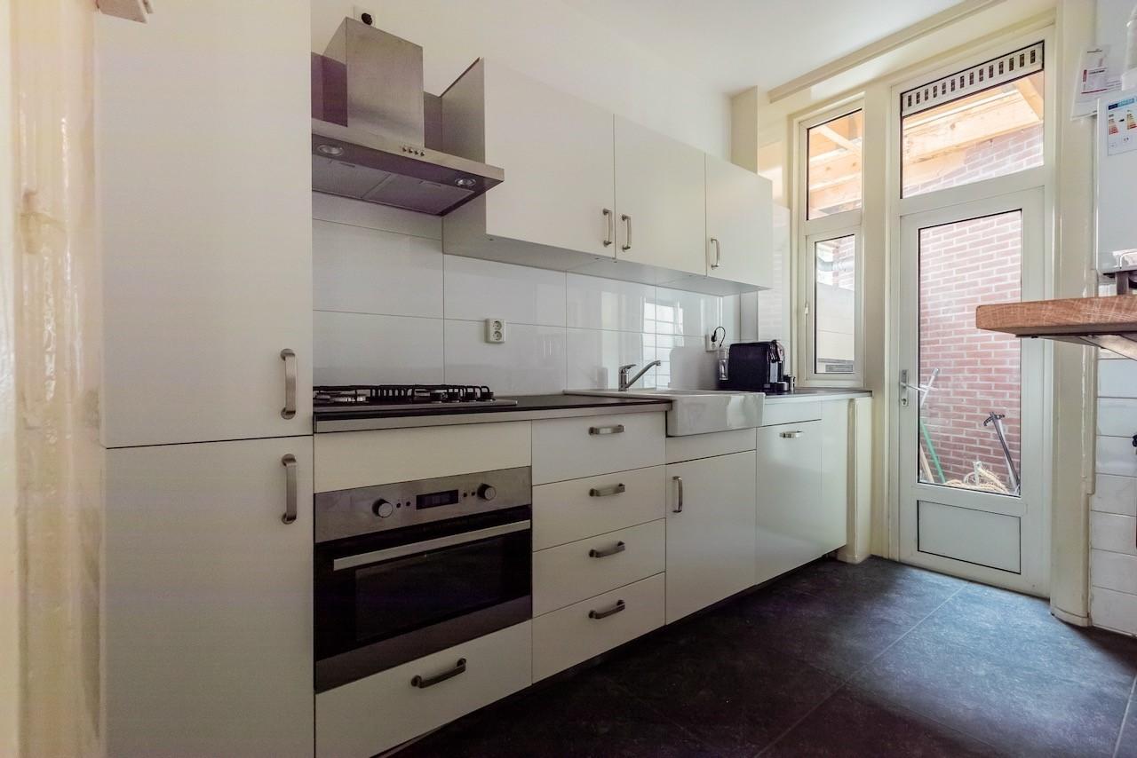 Bright 4-room apartment near Vondelpark - Image 10
