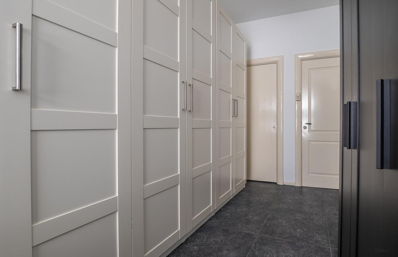 Bright 4-room apartment near Vondelpark - Image 13