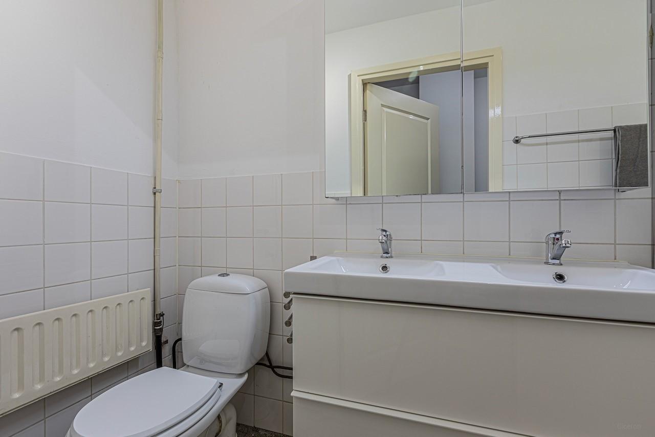 Bright 4-room apartment near Vondelpark - Image 15