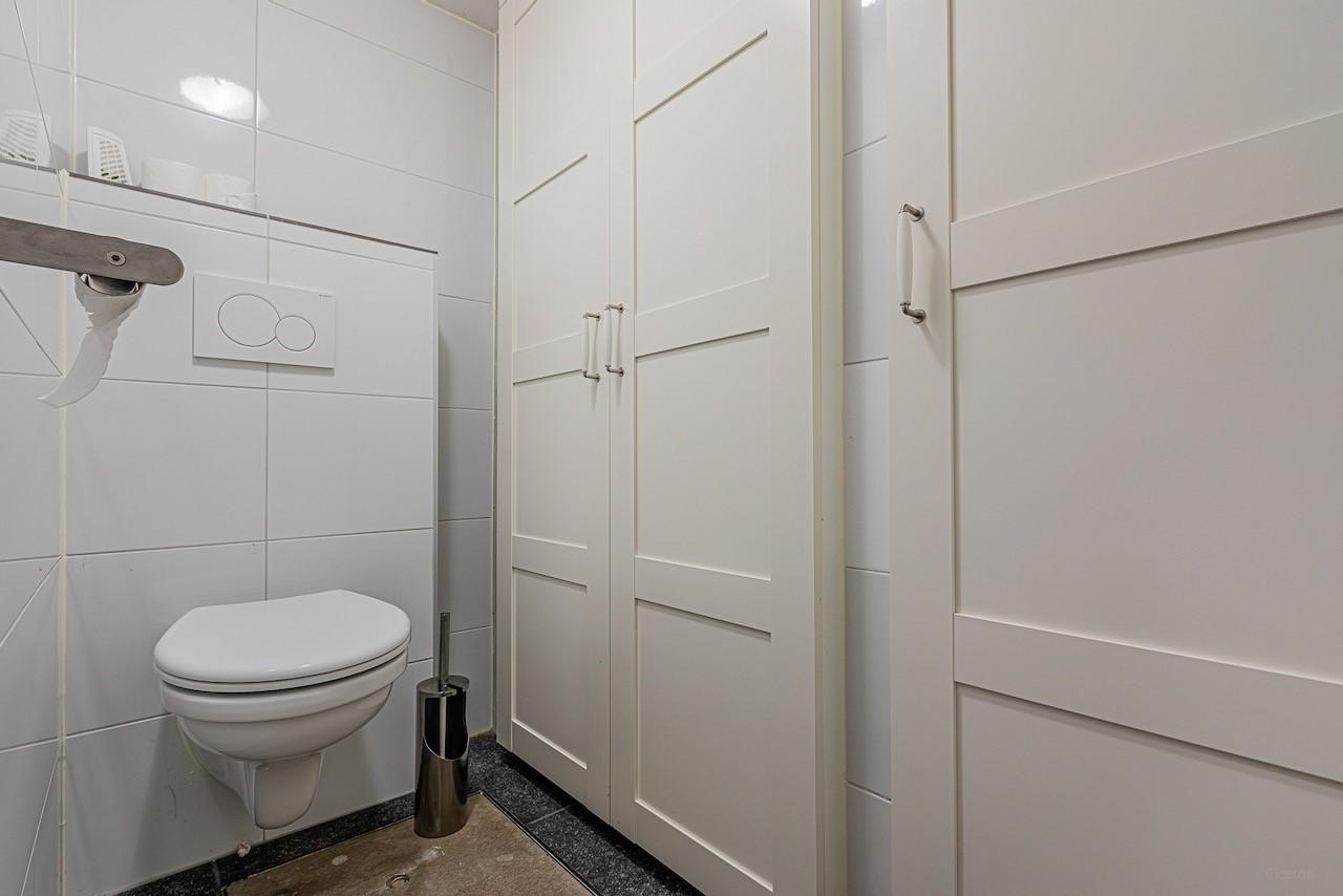 Bright 4-room apartment near Vondelpark - Image 18