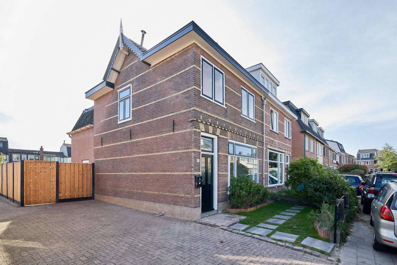 Hoekwoning met 4 slaapkamers en grote tuin - Afbeelding 1