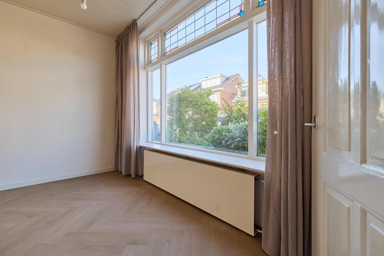 Hoekwoning met 4 slaapkamers en grote tuin - Afbeelding 8
