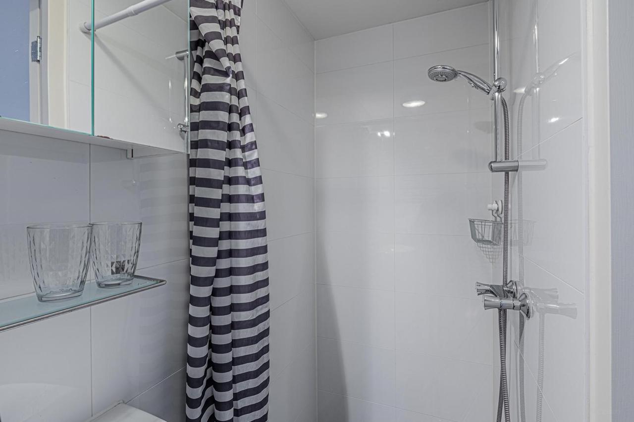 Apartment with Roof Terrace in Amsterdam West - Image 18