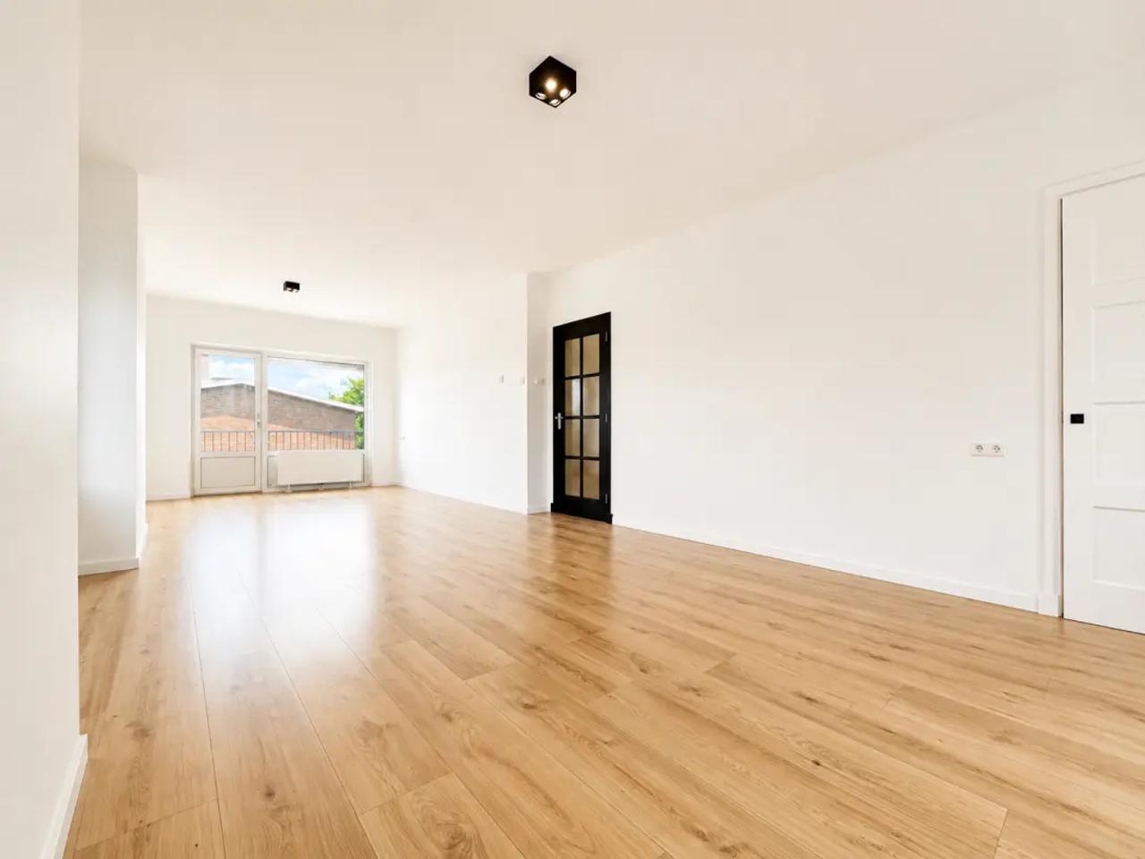 Licht 3e-etage appartement met balkon - Afbeelding 1