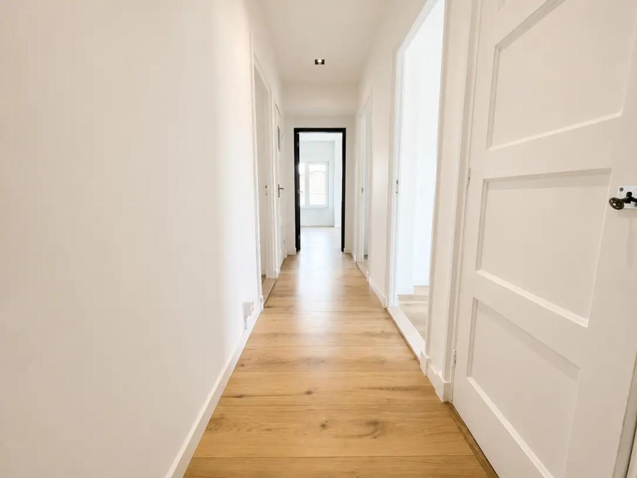 Licht 3e-etage appartement met balkon - Afbeelding 2