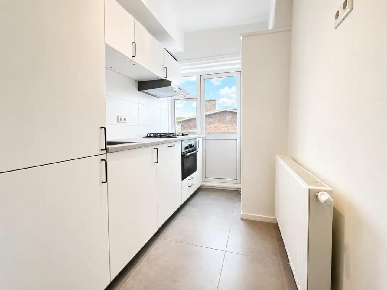 Licht 3e-etage appartement met balkon - Afbeelding 3