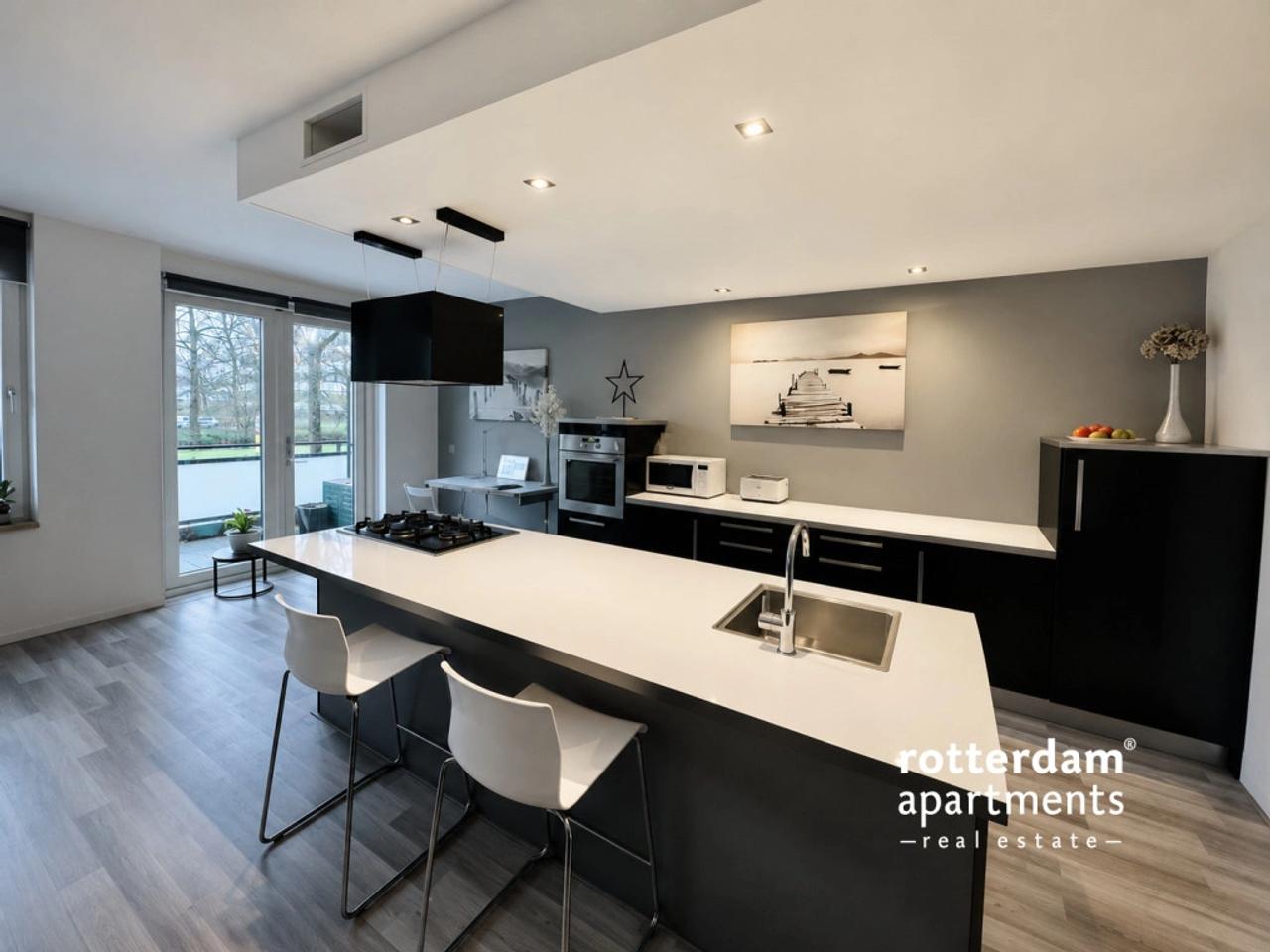 Furnished 2-bedroom apartment with balcony - Image 5