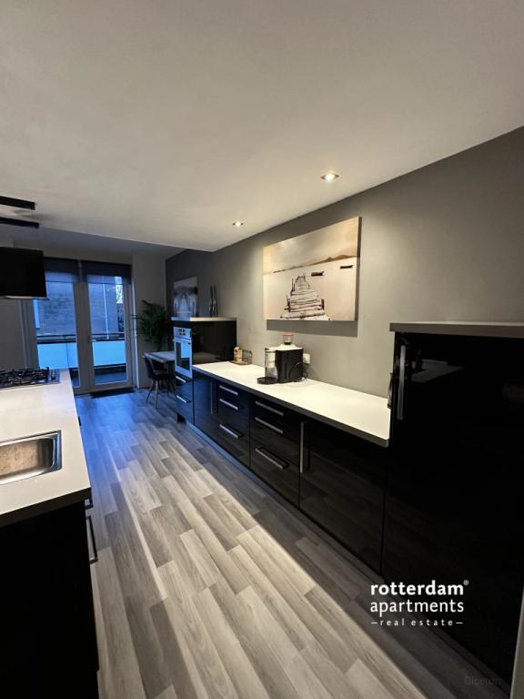 Furnished 2-bedroom apartment with balcony - Image 9