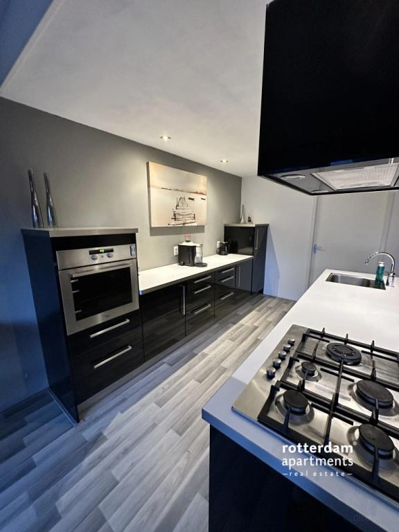 Furnished 2-bedroom apartment with balcony - Image 10