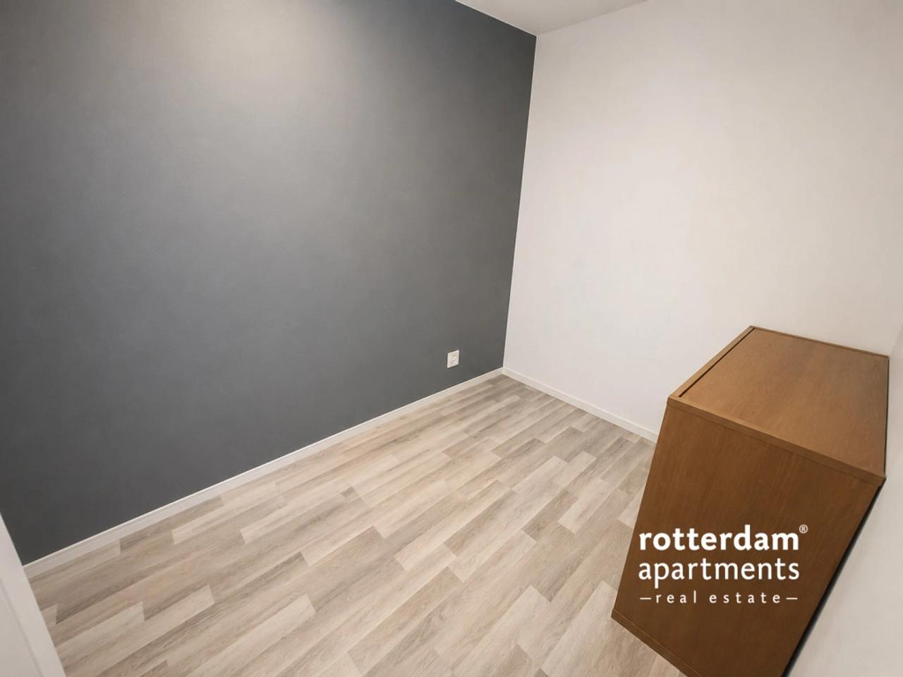 Furnished 2-bedroom apartment with balcony - Image 15