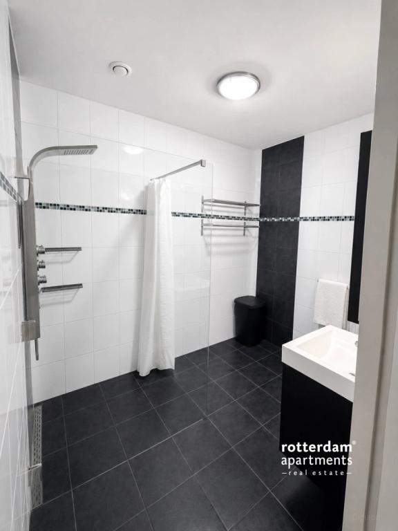 Furnished 2-bedroom apartment with balcony - Image 16
