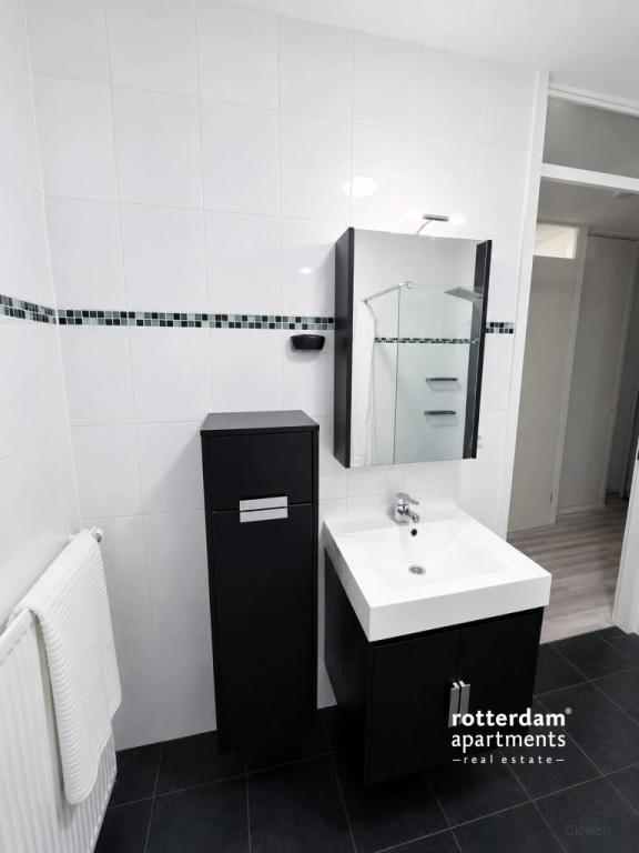 Furnished 2-bedroom apartment with balcony - Image 18