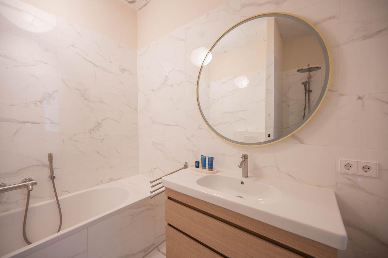 Furnished 3-bedroom apartment in Little C - Image 20