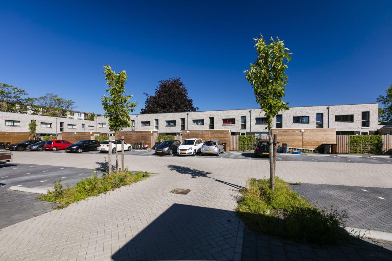 Tussenwoning met tuin en parkeerplek - Afbeelding 4
