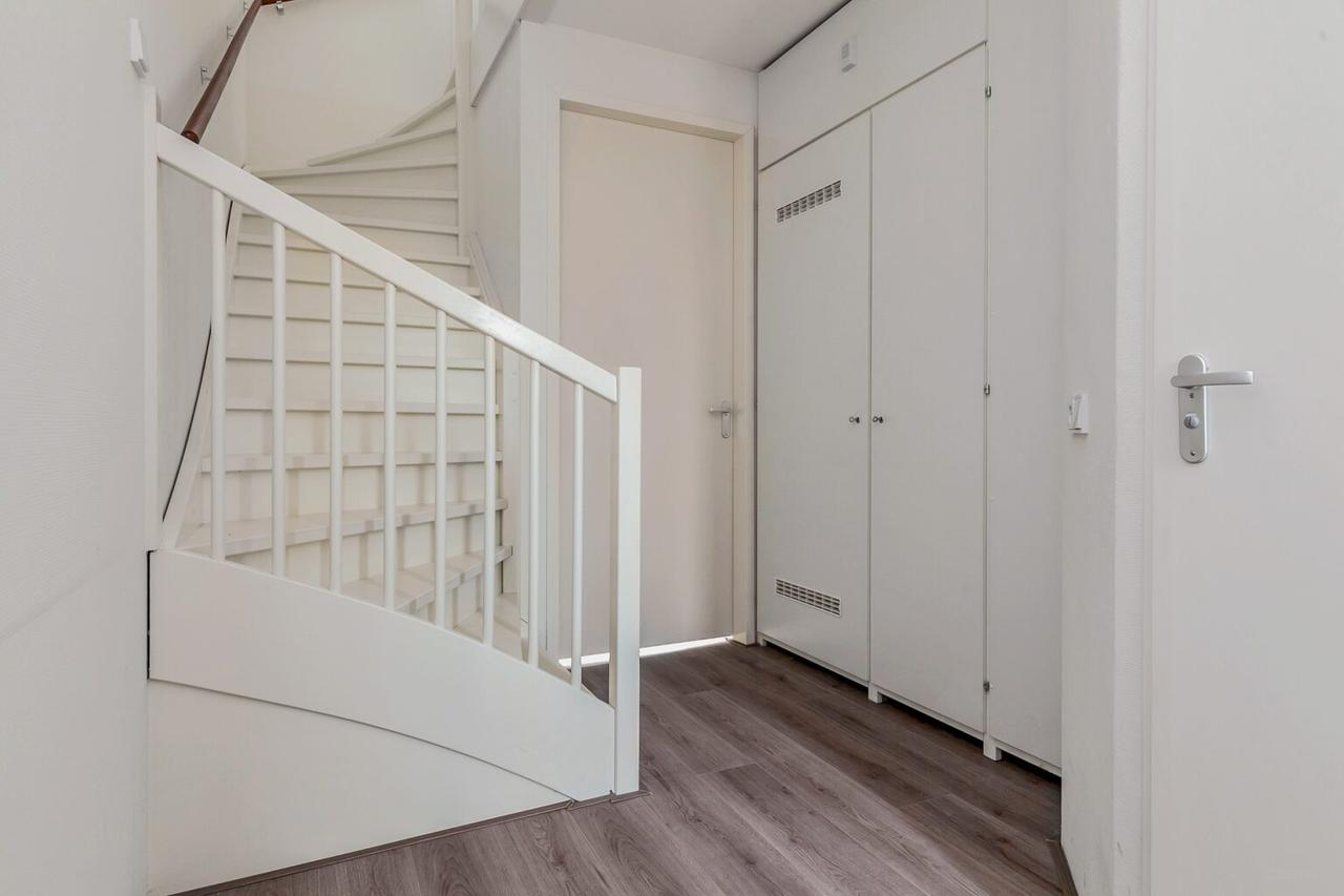 Tussenwoning met tuin en parkeerplek - Afbeelding 5