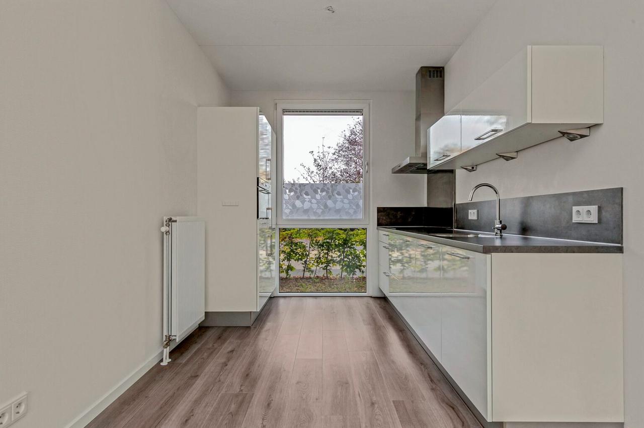 Tussenwoning met tuin en parkeerplek - Afbeelding 9