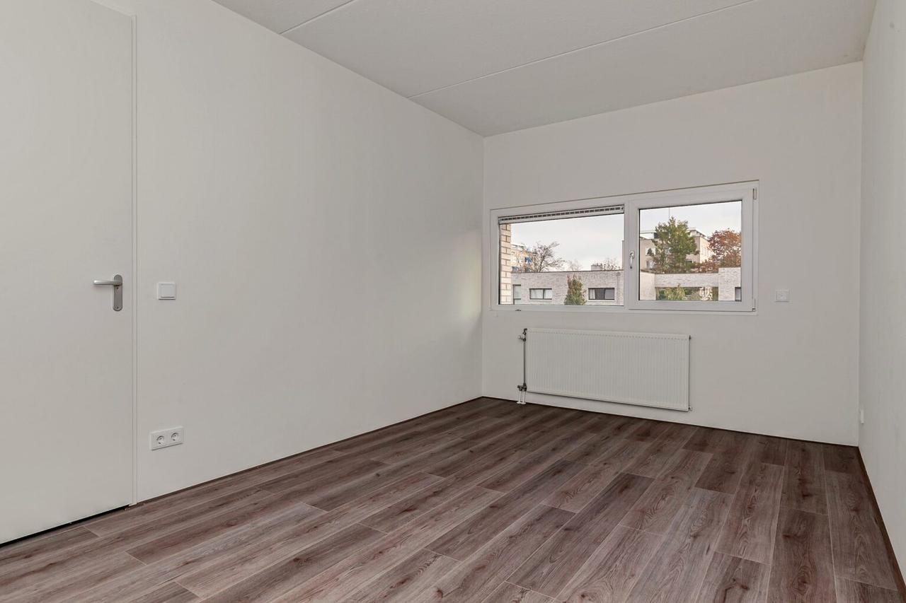 Tussenwoning met tuin en parkeerplek - Afbeelding 10