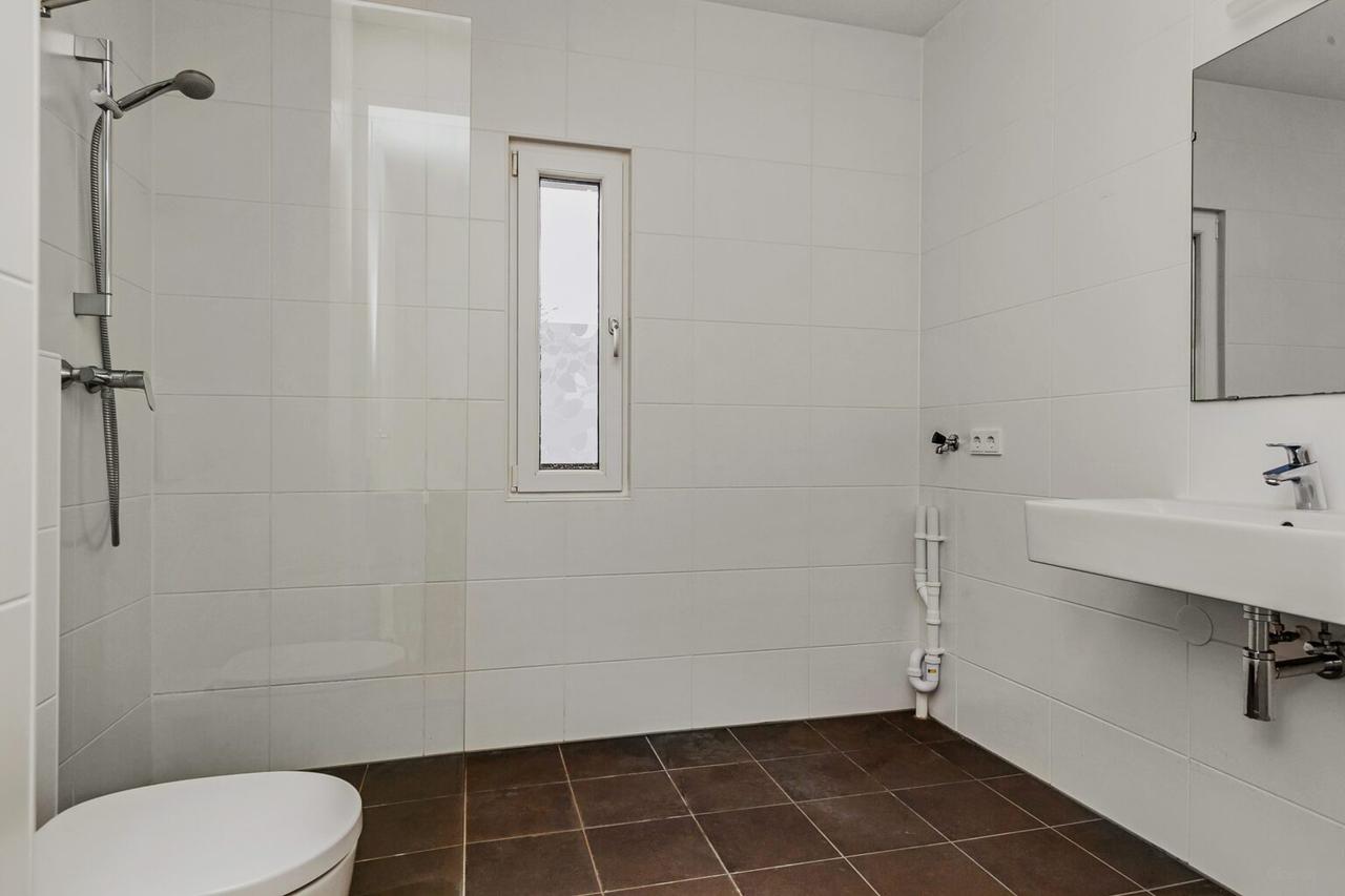 Tussenwoning met tuin en parkeerplek - Afbeelding 12