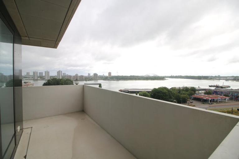 Corner Apartment with Water View and Parking - Image 3