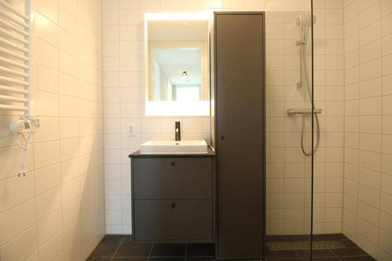 Corner Apartment with Water View and Parking - Image 4