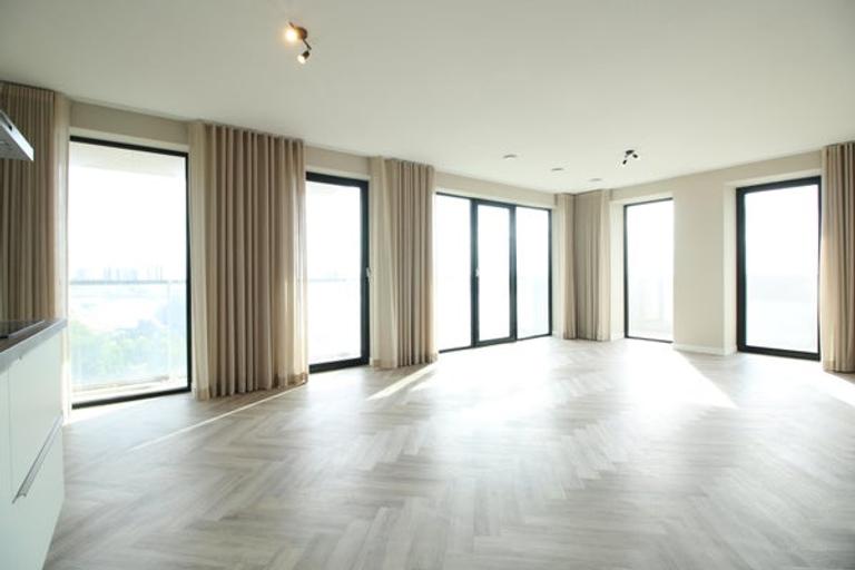 Corner Apartment with Water View and Parking - Image 6