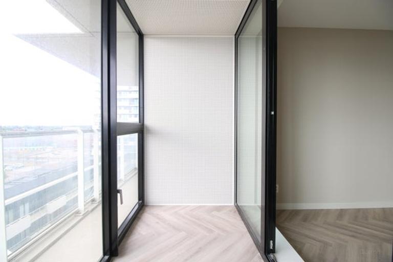 Corner Apartment with Water View and Parking - Image 10