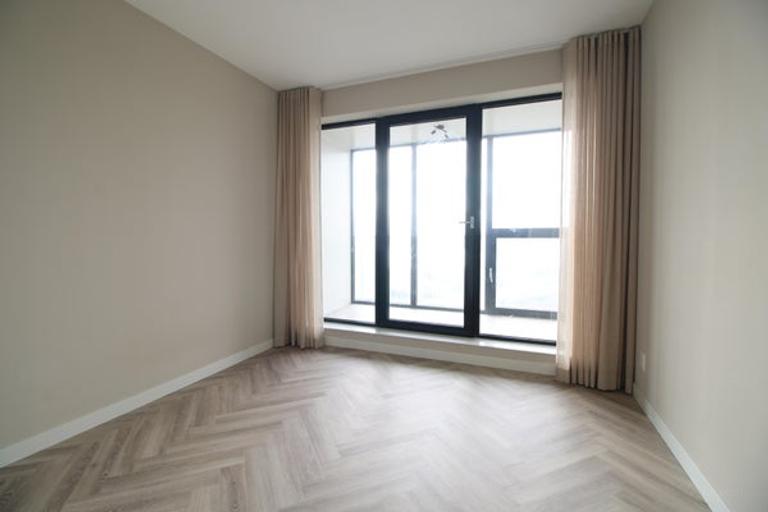 Corner Apartment with Water View and Parking - Image 11