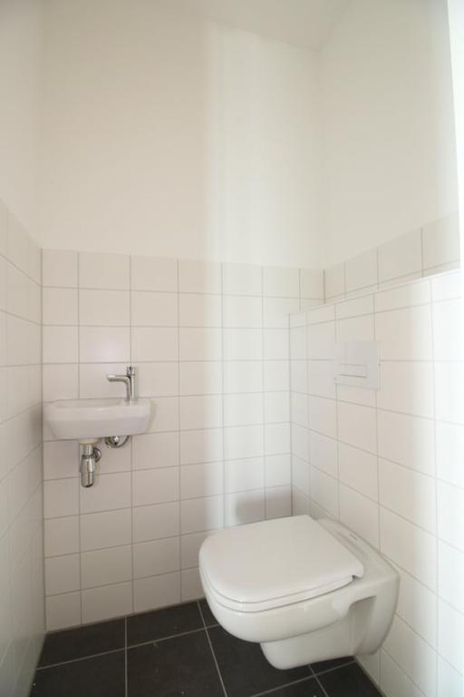 Corner Apartment with Water View and Parking - Image 13