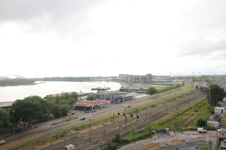 Corner Apartment with Water View and Parking - Image 17