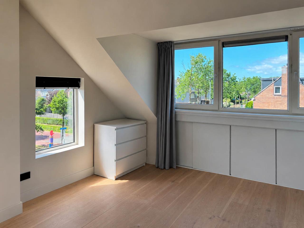 Gemeubileerde hoekwoning met 4 slaapkamers - Afbeelding 35