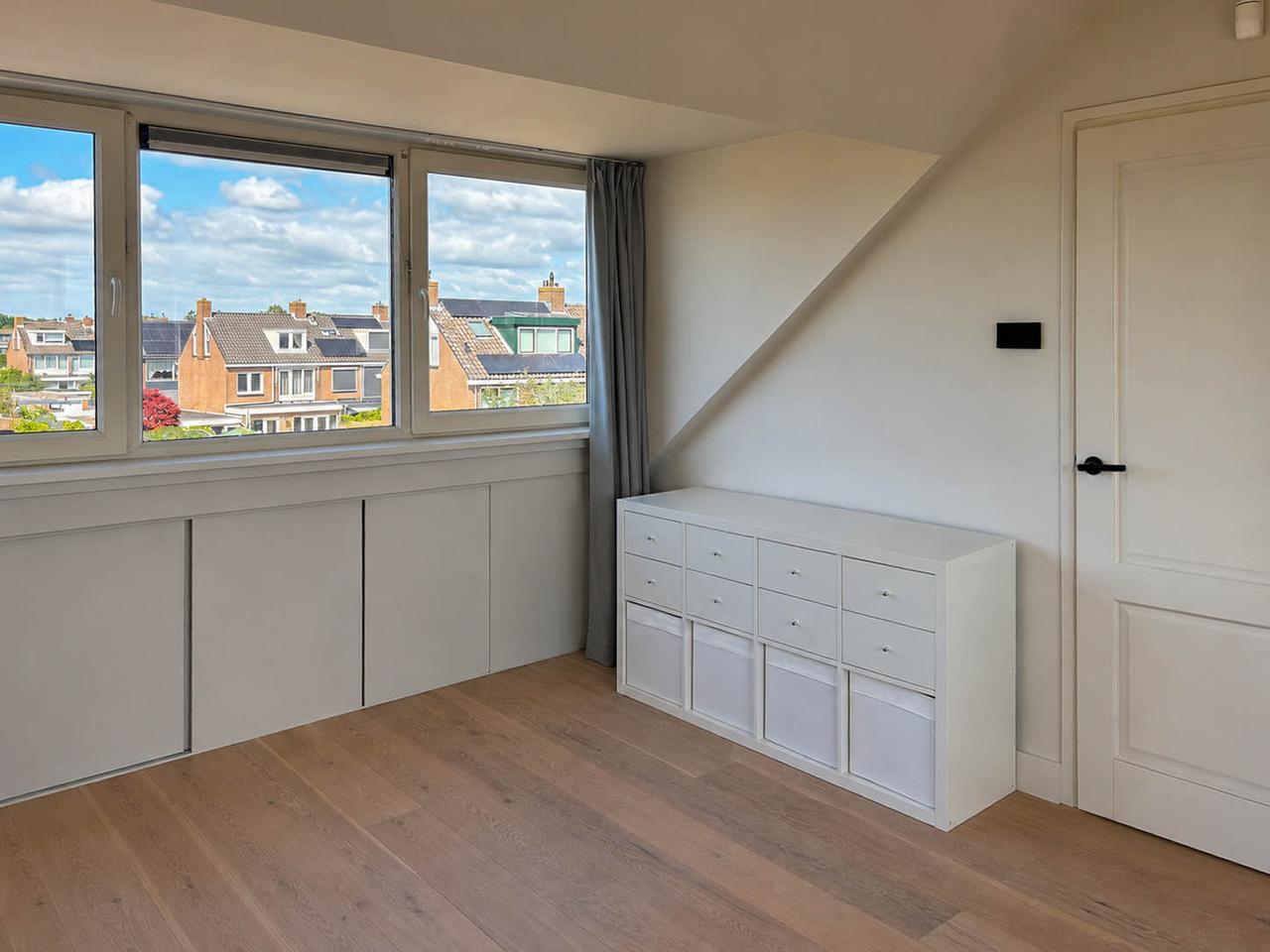 Gemeubileerde hoekwoning met 4 slaapkamers - Afbeelding 36
