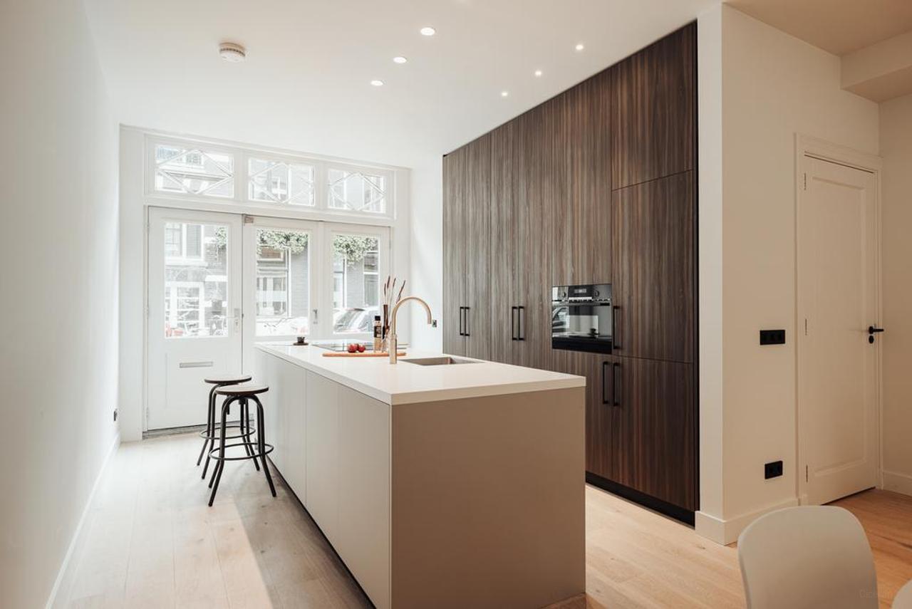 129 m² Living in Amsterdam's Canal District - Image 1