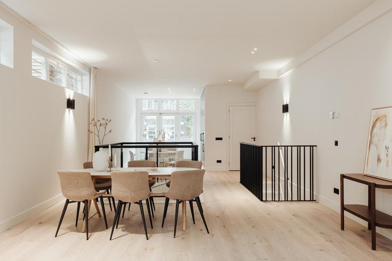 129 m² Living in Amsterdam's Canal District - Image 2