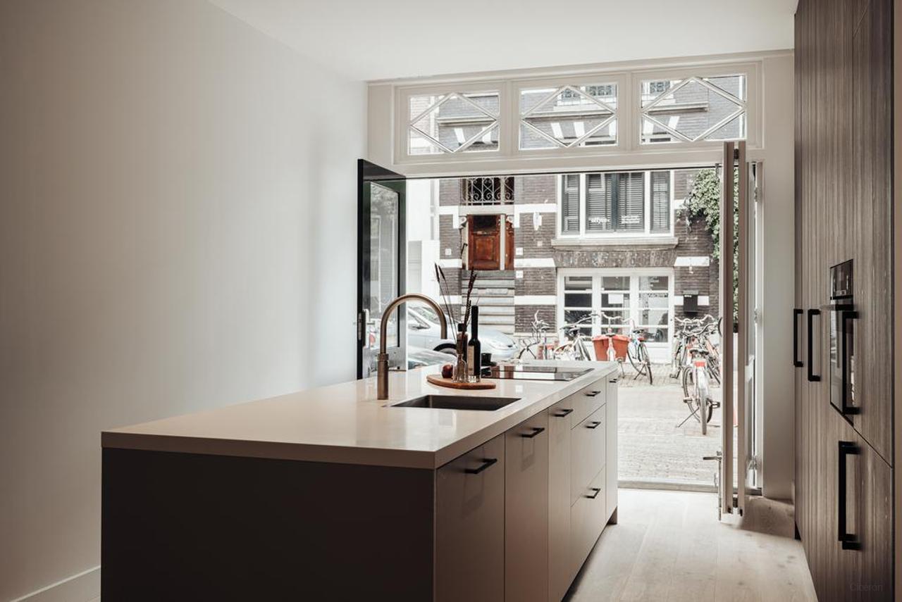 129 m² Living in Amsterdam's Canal District - Image 4