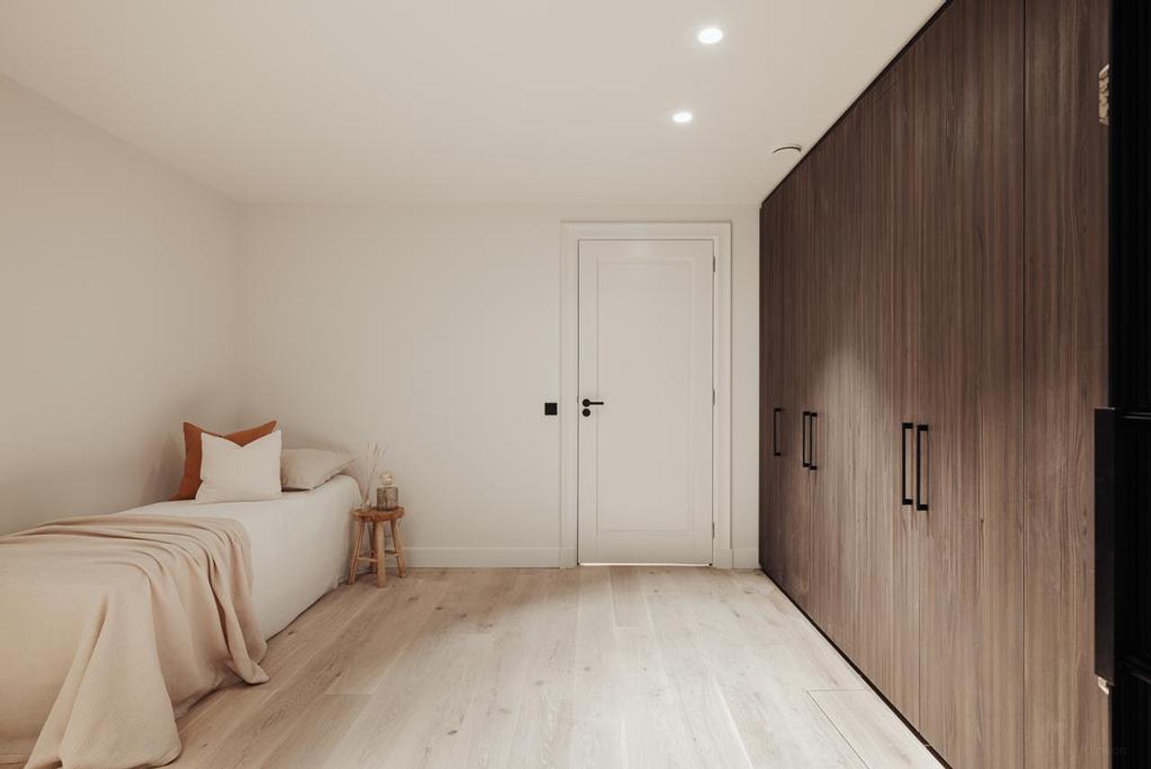 129 m² Living in Amsterdam's Canal District - Image 22