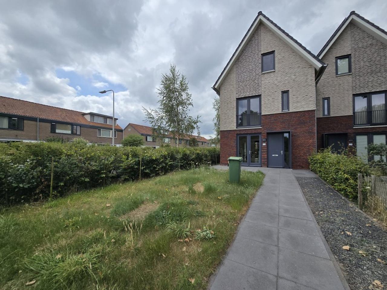 148 m² huis met 5 slaapkamers en tuin - Afbeelding 1