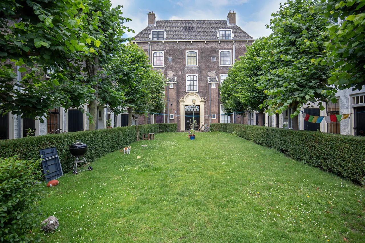2-kamer hofjeswoning in hartje Schiedam - Afbeelding 1