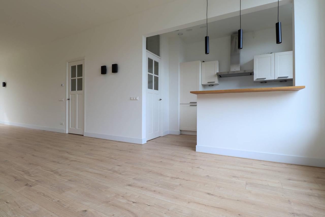 Furnished Student Apartment with Roof Terrace - Image 3