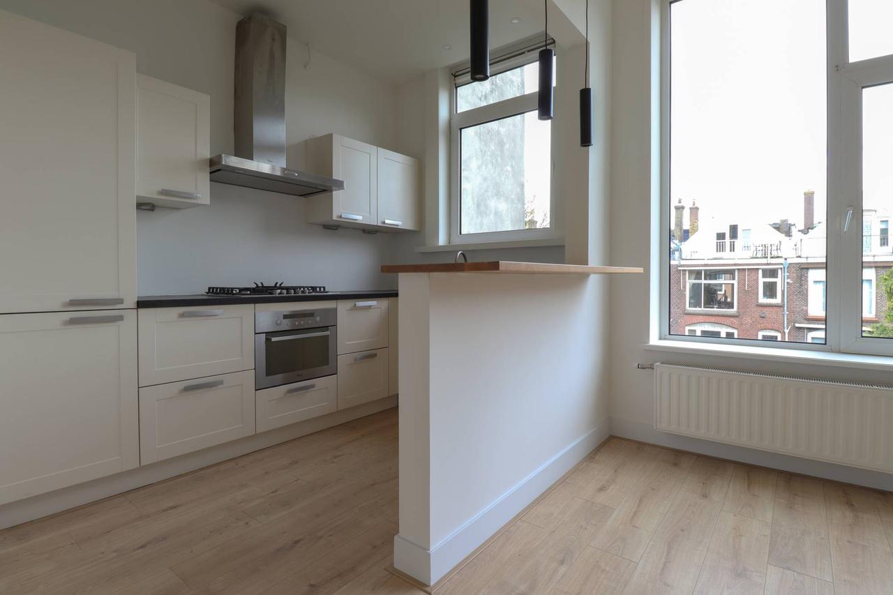 Furnished Student Apartment with Roof Terrace - Image 4
