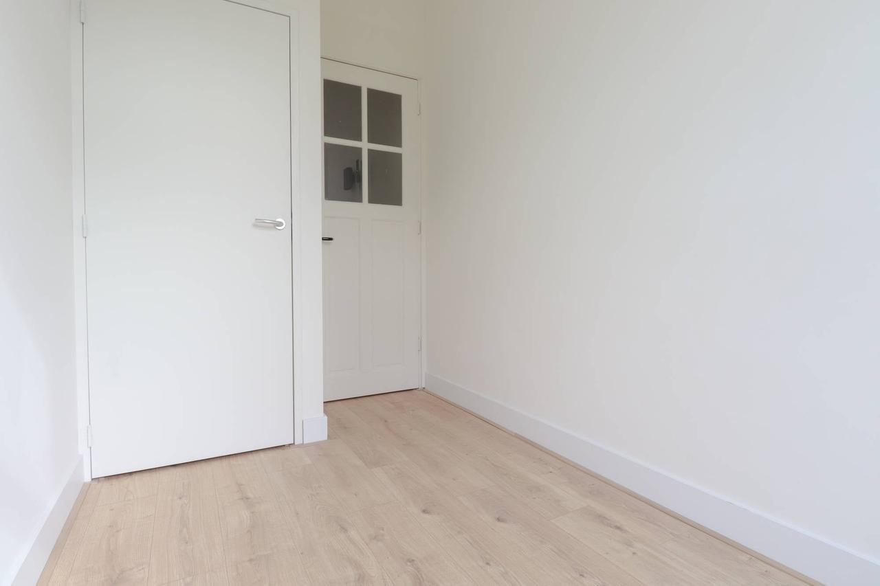 Furnished Student Apartment with Roof Terrace - Image 9