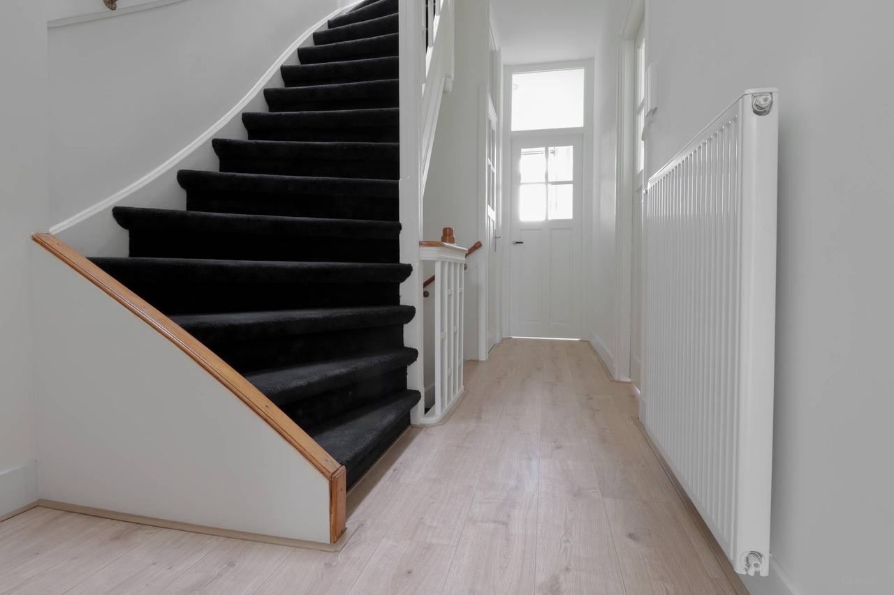 Furnished Student Apartment with Roof Terrace - Image 10