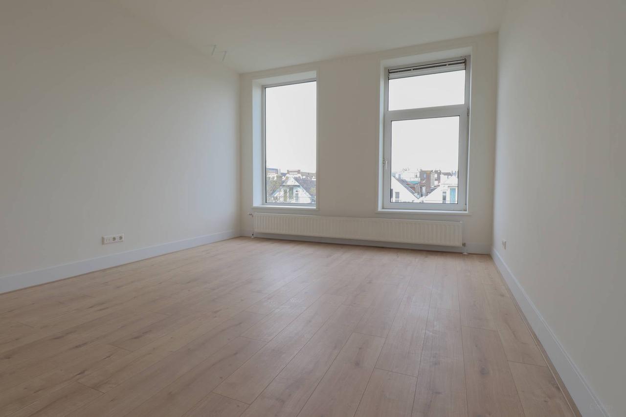 Furnished Student Apartment with Roof Terrace - Image 11