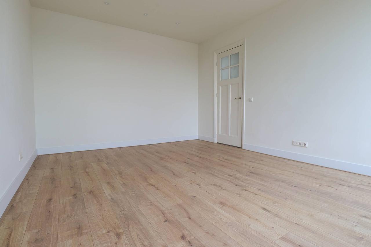 Furnished Student Apartment with Roof Terrace - Image 12