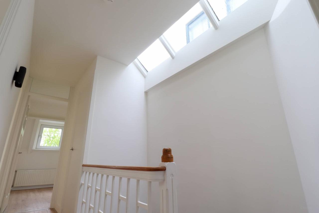 Furnished Student Apartment with Roof Terrace - Image 14