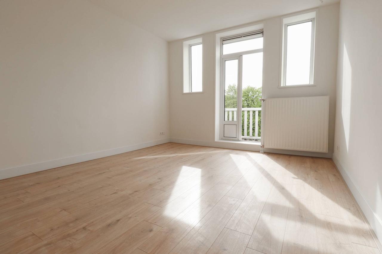 Furnished Student Apartment with Roof Terrace - Image 16