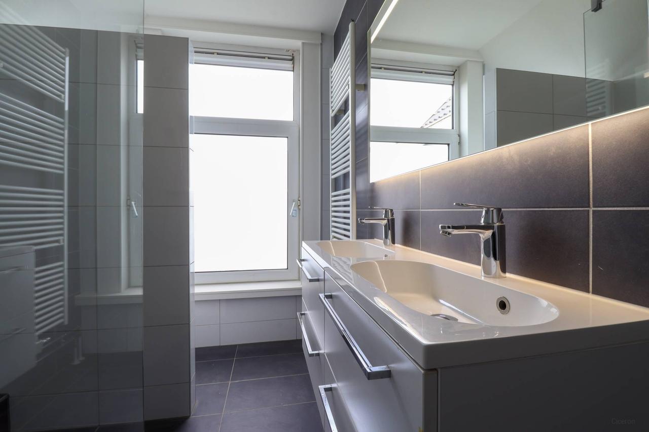 Furnished Student Apartment with Roof Terrace - Image 23
